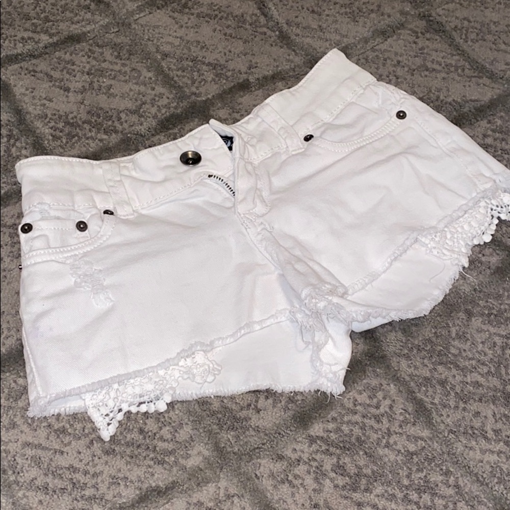 2b BEBE white denim crochet lace shorts